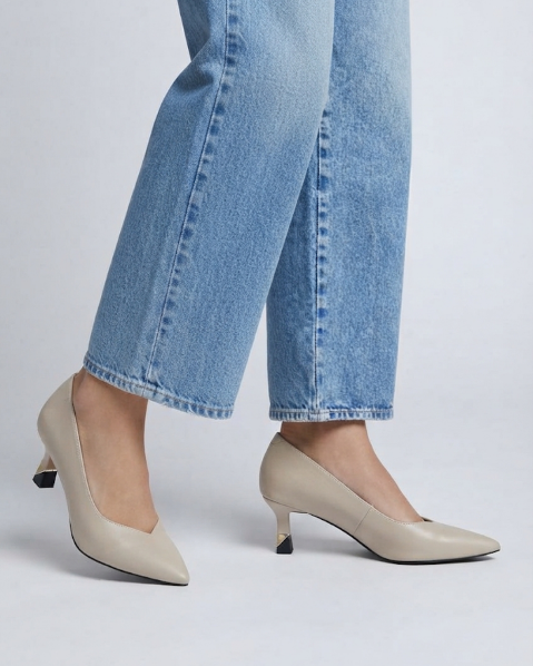 Resim Kadın Sivri Burun Metal Detaylı Topuklu Stiletto Ayakkabı