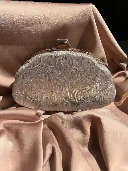 Resim Kadın Metal Detaylı Taşlı Dalga Desenli Şık El Abiye Çantası